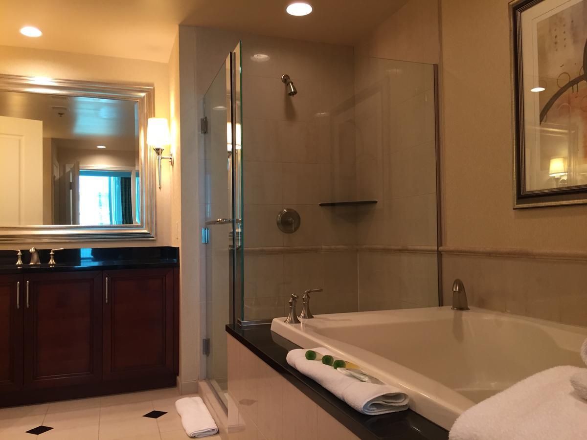 True 1Br Balcony Suite With Strip View At Mgm Signature Las Vegas Exterior photo