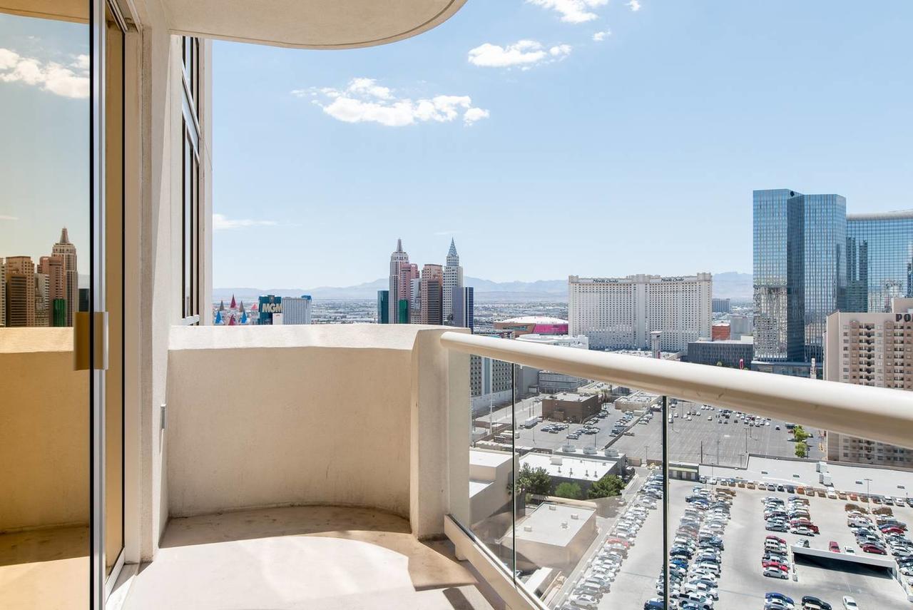 True 1Br Balcony Suite With Strip View At Mgm Signature Las Vegas Exterior photo